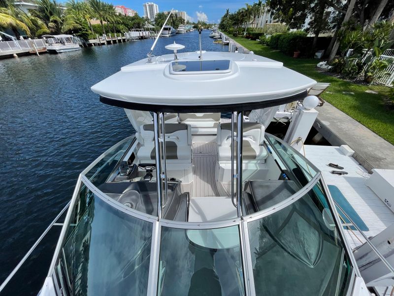 2016 Monterey 335 Sport Yacht