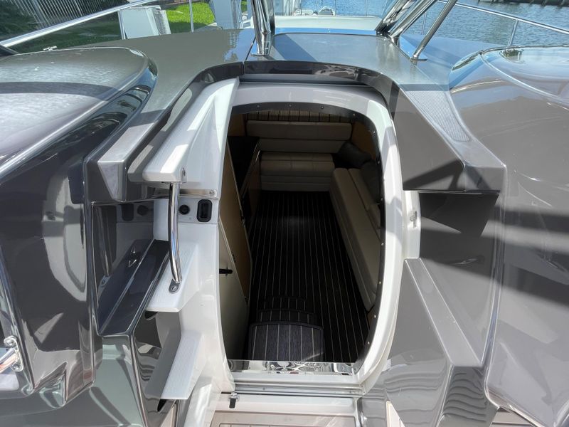 2016 Monterey 335 Sport Yacht