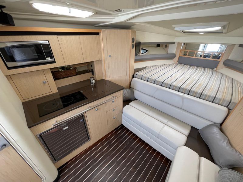 2016 Monterey 335 Sport Yacht