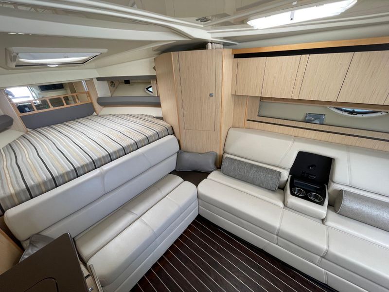 2016 Monterey 335 Sport Yacht