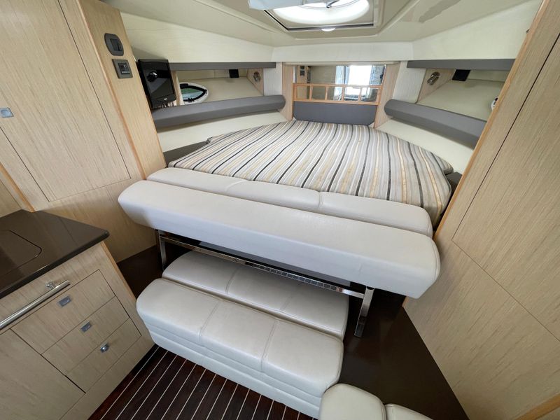 2016 Monterey 335 Sport Yacht