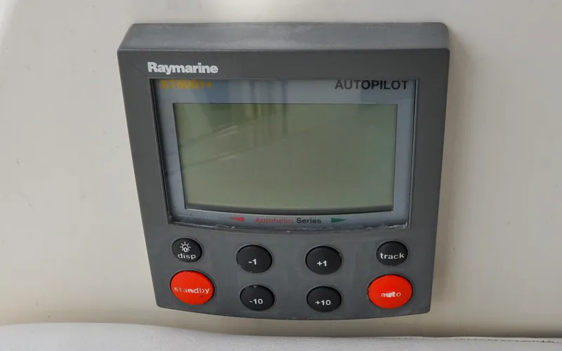 Milady Yacht Photos Pics Sabre 42 - Milady - Cockpit - Autopilot Control Display