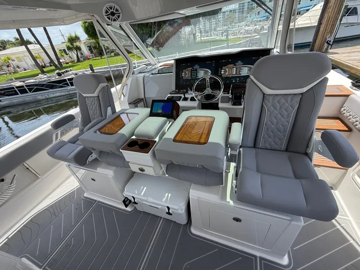  Yacht Photos Pics 2026 REGAL 43 SAV - Image 17