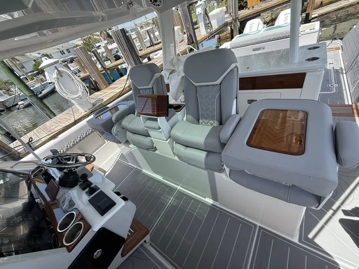  Yacht Photos Pics 2026 REGAL 43 SAV - Image 18