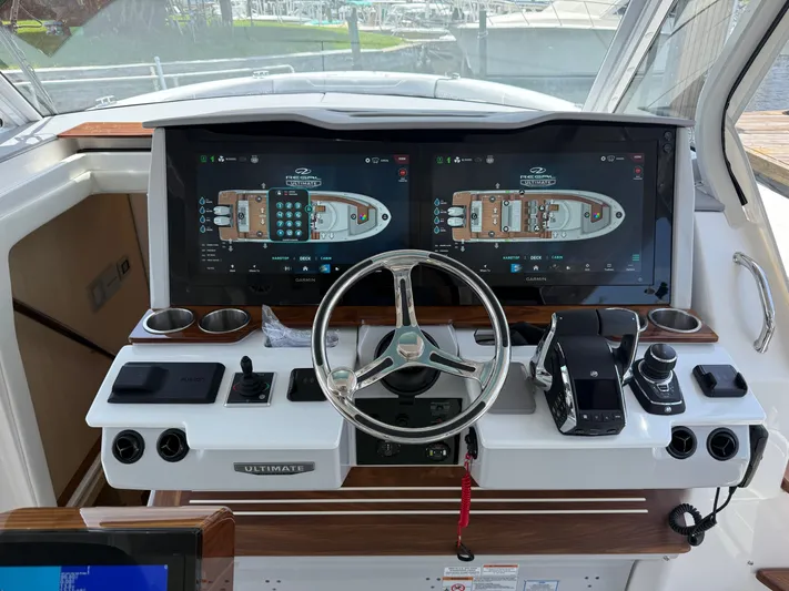  Yacht Photos Pics 2026 REGAL 43 SAV - Image 22