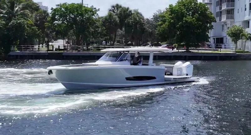  Yacht Photos Pics 2026 REGAL 43 SAV - Image 7