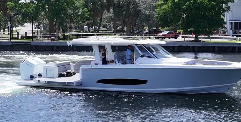  Yacht Photos Pics 2026 REGAL 43 SAV - Image 6