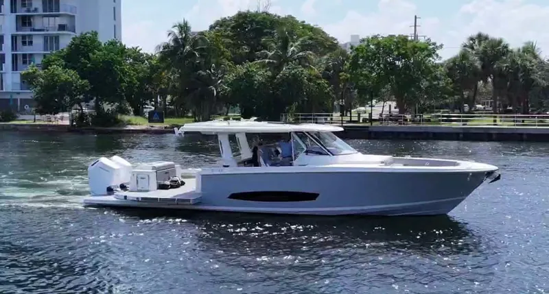  Yacht Photos Pics 2026 REGAL 43 SAV - Image 14