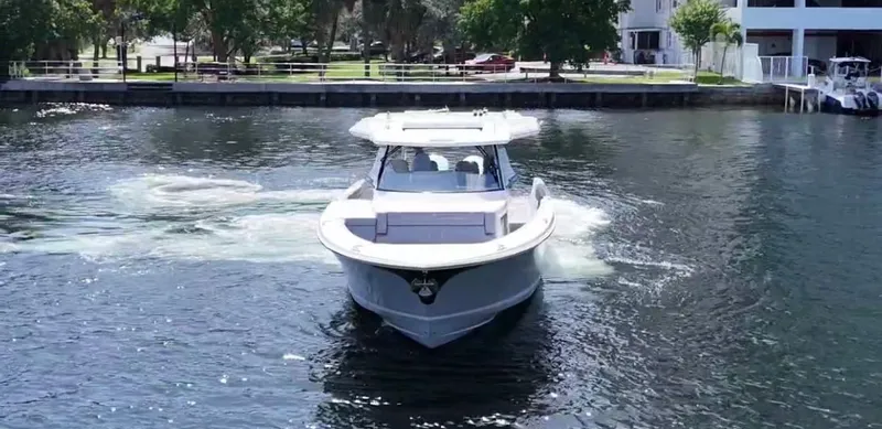  Yacht Photos Pics 2026 REGAL 43 SAV - Image 5