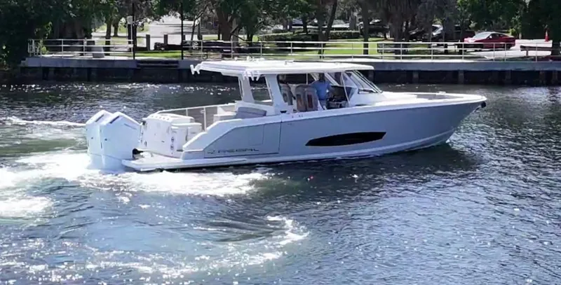  Yacht Photos Pics 2026 REGAL 43 SAV - Image 2