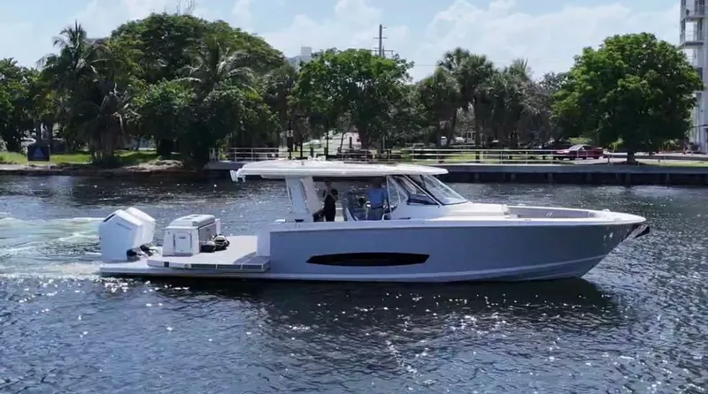  Yacht Photos Pics 2026 REGAL 43 SAV - Image 12