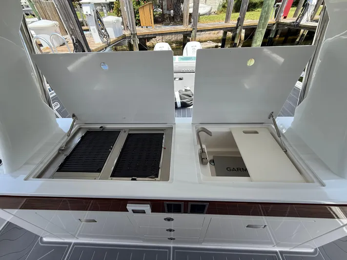  Yacht Photos Pics 2026 REGAL 43 SAV - Image 25