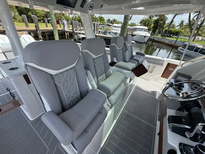  Yacht Photos Pics 2026 REGAL 43 SAV - Image 20