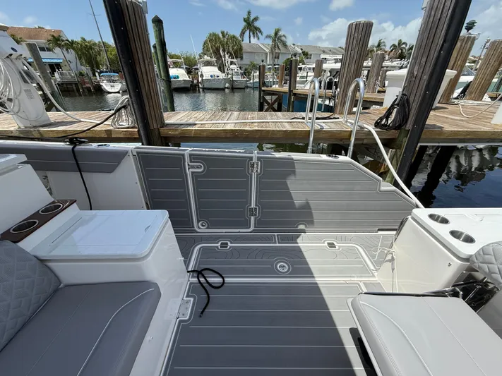  Yacht Photos Pics 2026 REGAL 43 SAV - Image 26