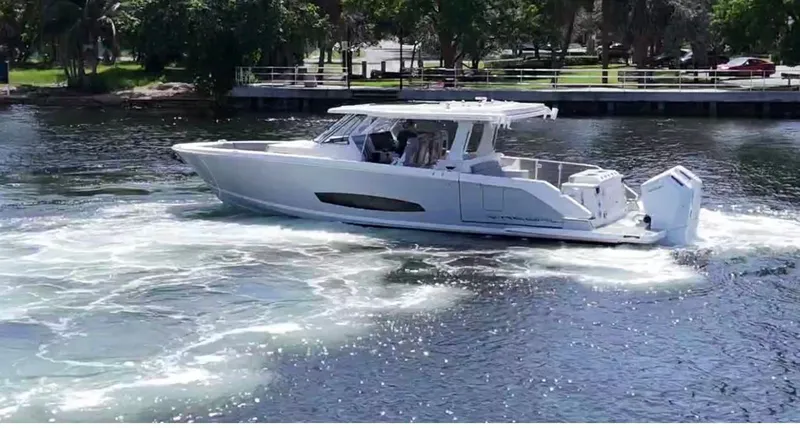  Yacht Photos Pics 2026 REGAL 43 SAV - Image 4