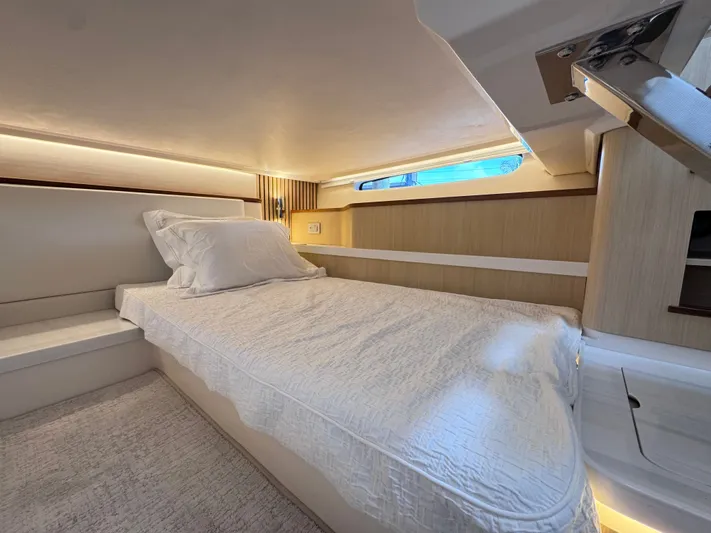  Yacht Photos Pics 2026 REGAL 43 SAV - Image 38