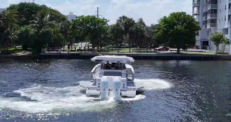  Yacht Photos Pics 2026 REGAL 43 SAV - Image 10