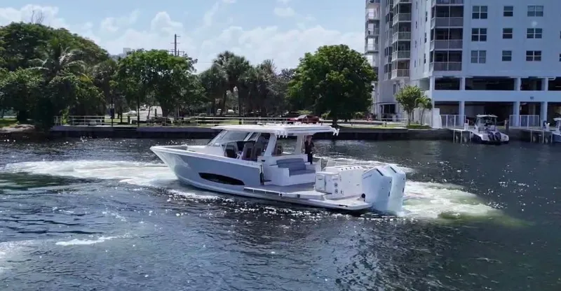  Yacht Photos Pics 2026 REGAL 43 SAV - Image 15