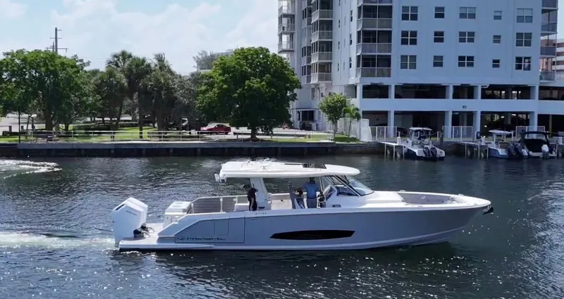  Yacht Photos Pics 2026 REGAL 43 SAV - Image 13