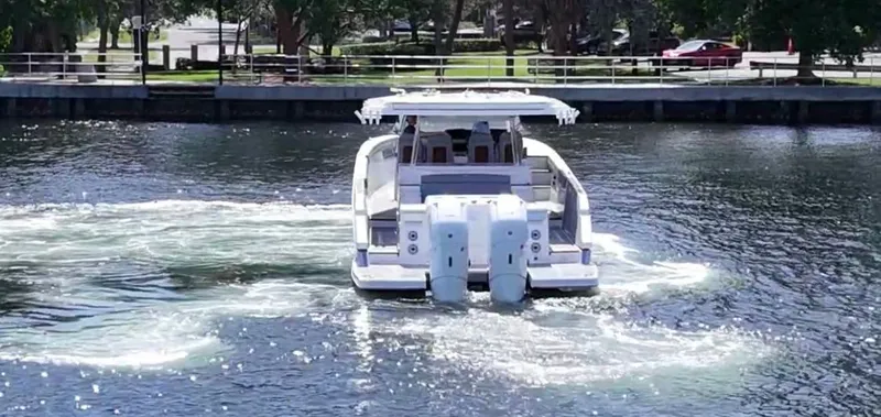  Yacht Photos Pics 2026 REGAL 43 SAV - Image 3