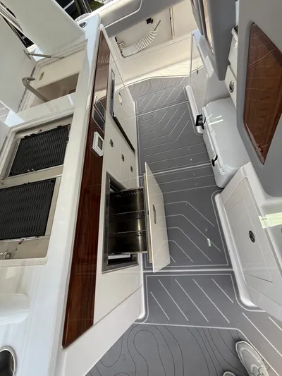  Yacht Photos Pics 2026 REGAL 43 SAV - Image 23