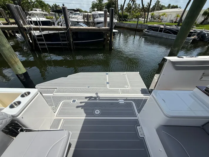  Yacht Photos Pics 2026 REGAL 43 SAV - Image 27