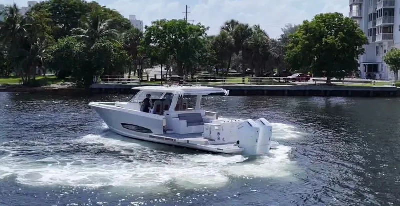  Yacht Photos Pics 2026 REGAL 43 SAV - Image 9