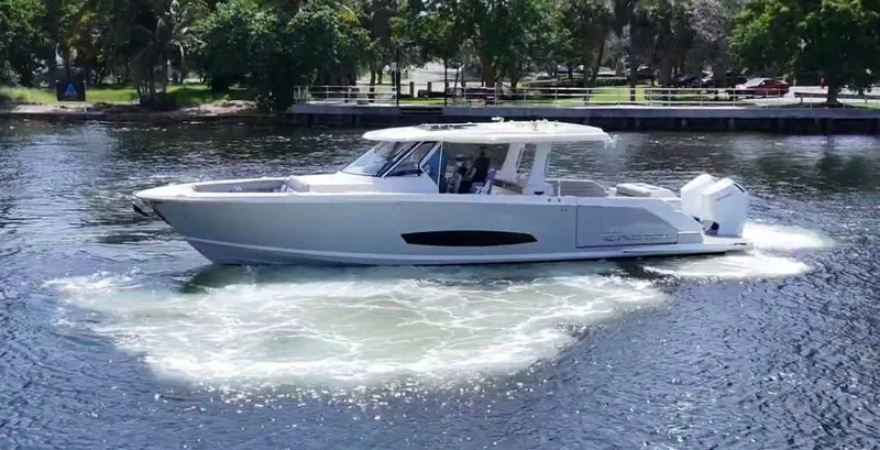  Yacht Photos Pics 2026 REGAL 43 SAV - Image 1