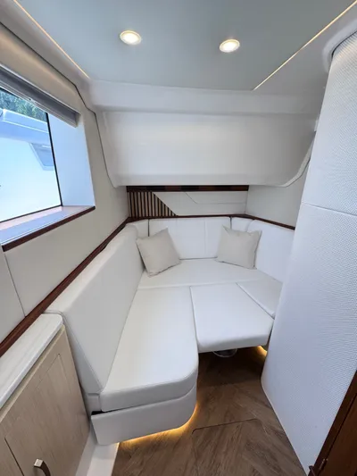  Yacht Photos Pics 2026 REGAL 43 SAV - Image 44