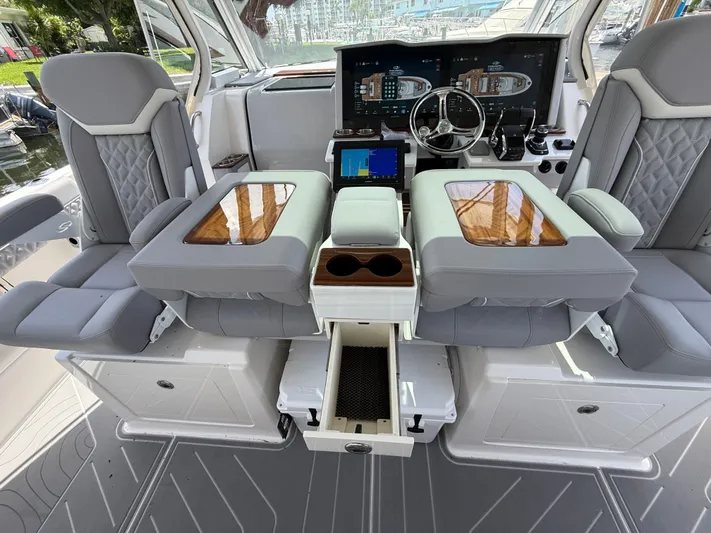  Yacht Photos Pics 2026 REGAL 43 SAV - Image 16