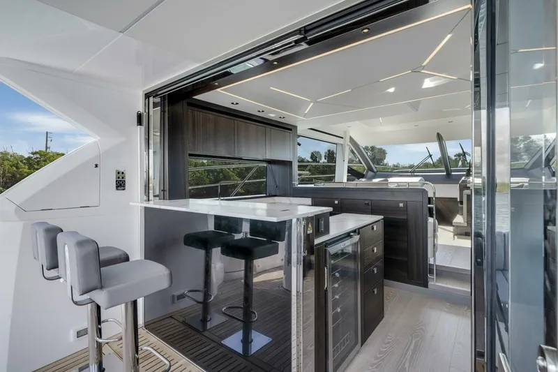  Yacht Photos Pics 2025 Sunseeker Manhattan 55 - Image 16