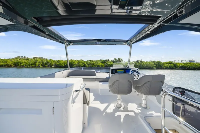  Yacht Photos Pics 2025 Sunseeker Manhattan 55 - Image 54