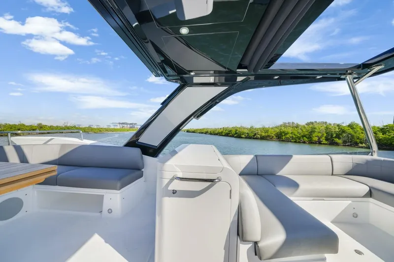  Yacht Photos Pics 2025 Sunseeker Manhattan 55 - Image 58