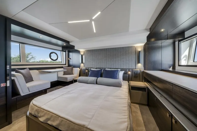  Yacht Photos Pics 2025 Sunseeker Manhattan 55 - Image 38