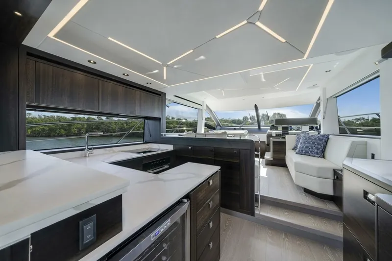  Yacht Photos Pics 2025 Sunseeker Manhattan 55 - Image 18