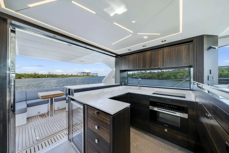  Yacht Photos Pics 2025 Sunseeker Manhattan 55 - Image 20