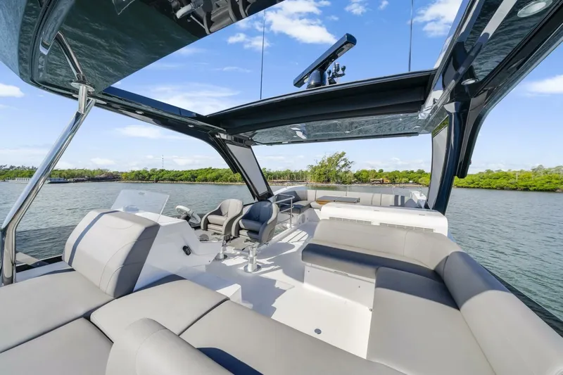  Yacht Photos Pics 2025 Sunseeker Manhattan 55 - Image 57