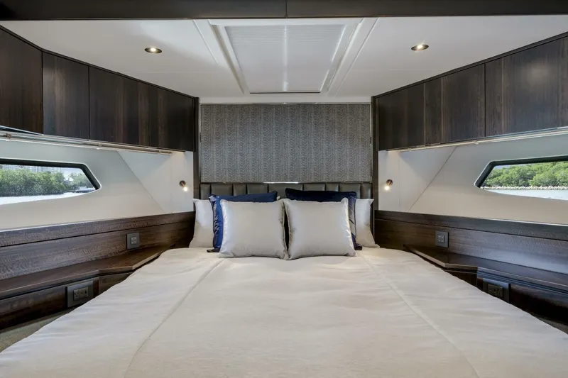  Yacht Photos Pics 2025 Sunseeker Manhattan 55 - Image 47