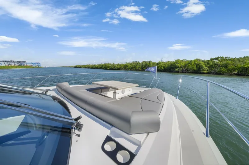  Yacht Photos Pics 2025 Sunseeker Manhattan 55 - Image 62