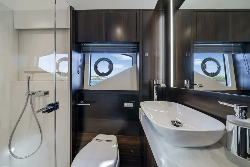  Yacht Photos Pics 2025 Sunseeker Manhattan 55 - Image 44