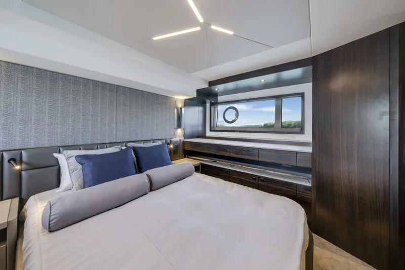  Yacht Photos Pics 2025 Sunseeker Manhattan 55 - Image 42