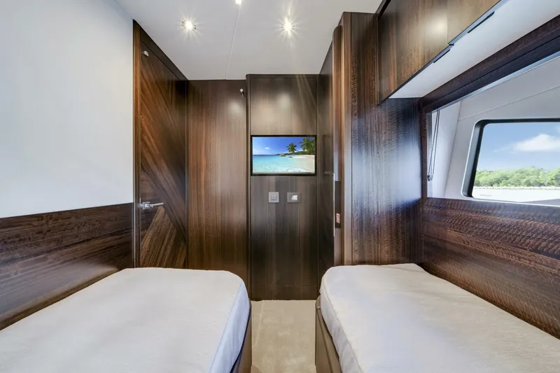  Yacht Photos Pics 2025 Sunseeker Manhattan 55 - Image 52