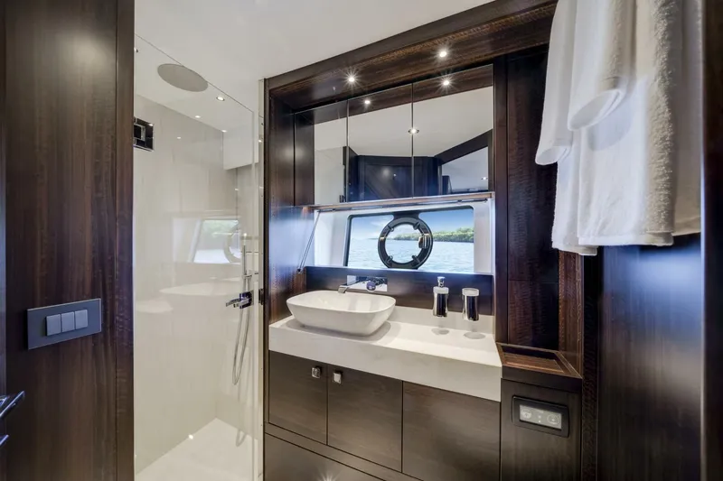  Yacht Photos Pics 2025 Sunseeker Manhattan 55 - Image 49