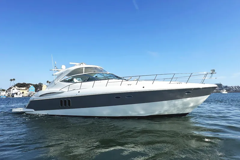  Yacht Photos Pics 2007 Cruisers Yachts 540 Express on water, showcasing sleek design and luxury features.