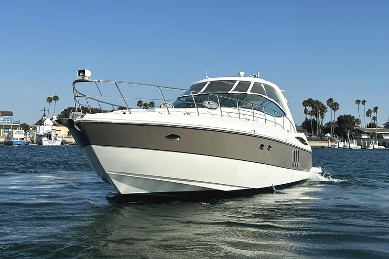  Yacht Photos Pics 2007 Cruisers Yachts 540 Express on water, showcasing sleek design and luxury features.