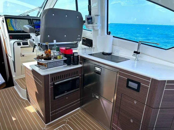  Yacht Photos Pics 2024 Pursuit Os 445 - Image 10