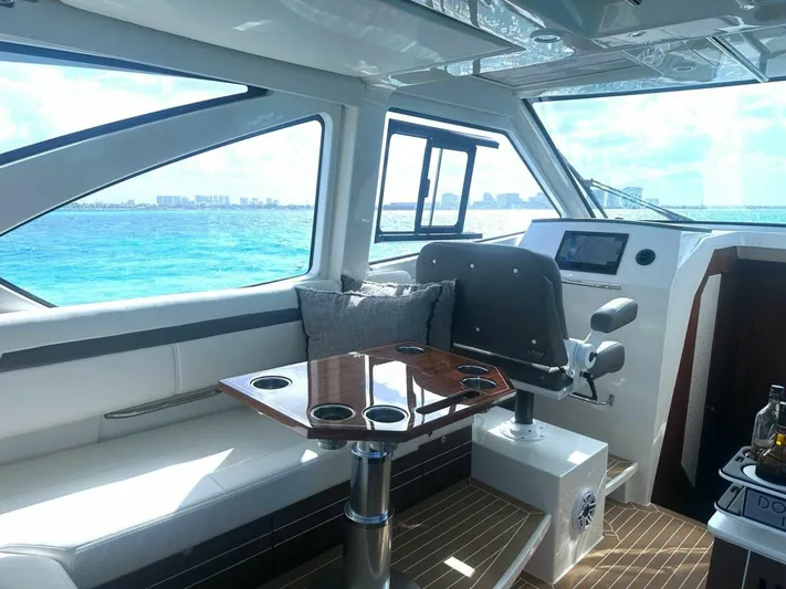  Yacht Photos Pics 2024 Pursuit Os 445 - Image 9