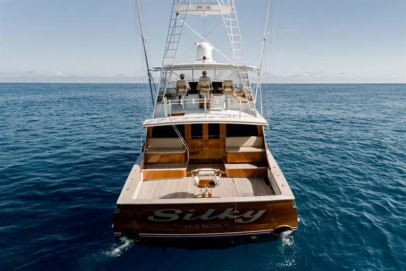 Silky Yacht Photos Pics Stern View