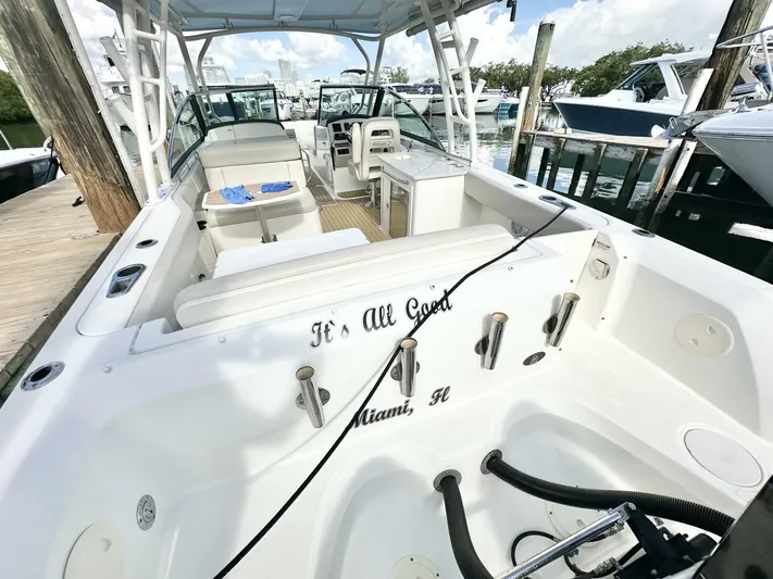  Yacht Photos Pics 2019 Boston Whaler 270 Vantage - Image 18