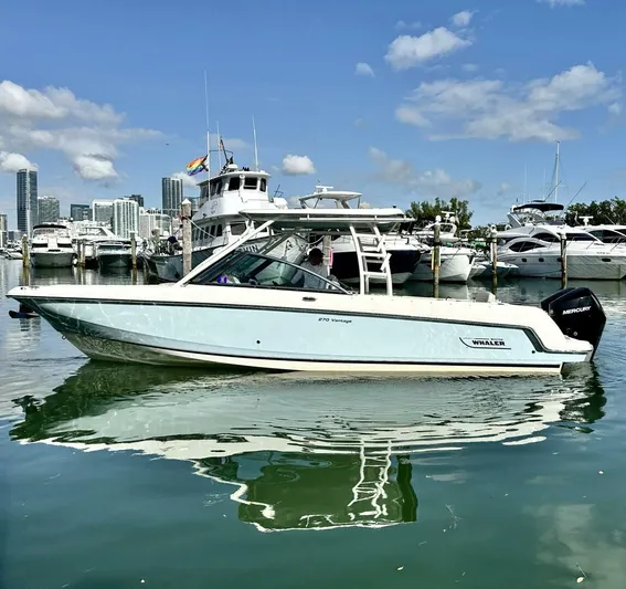  Yacht Photos Pics 2019 Boston Whaler 270 Vantage - Image 1